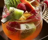 Sommerbowle mit Alkohol