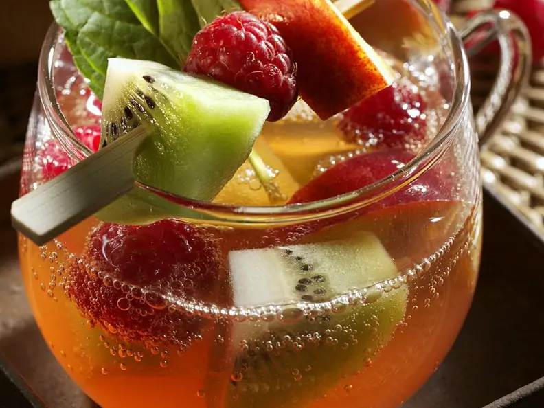 Sommerbowle mit Alkohol