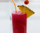Tropischer Cocktail
