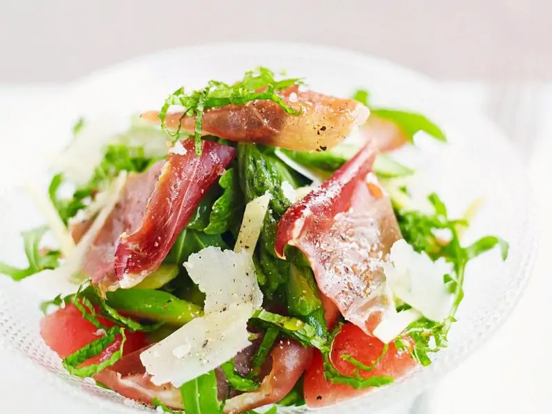 Spargelsalat mit Schinken