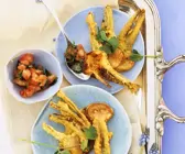 Mairübchen in Tempurateig mit Salsa