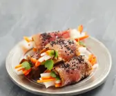 Gemüse mit Roastbeef ummantelt