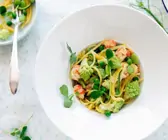 Pasta mit Shrimps und Gemüse