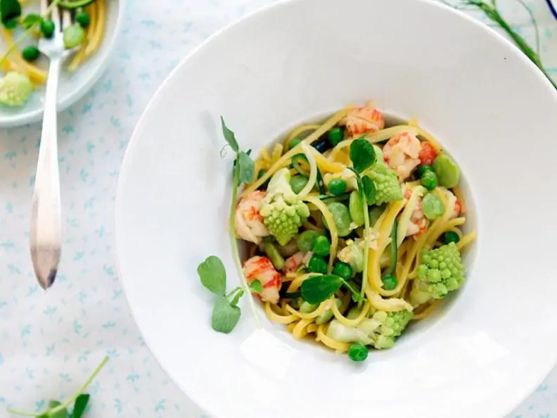 Pasta mit Shrimps und Gemüse