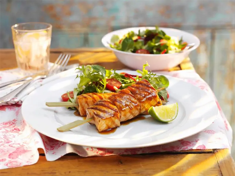 Kebab mit Lachs und Teriyaki-Marinade