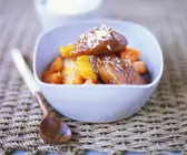 Exotische Früchte gebacken mit Kokosraspeln