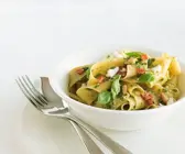 Pasta mit Ziegenkäse und Basilikum