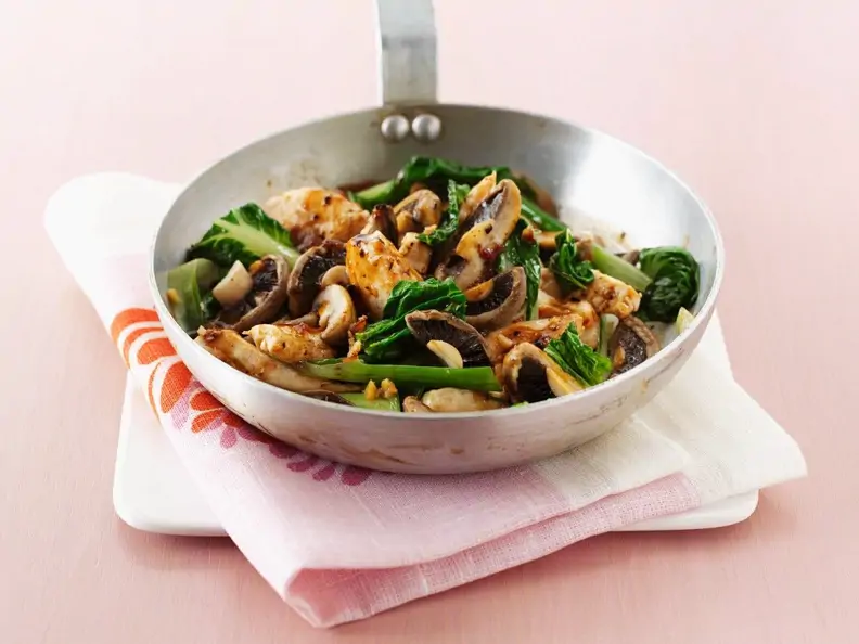 Hähnchen-Pilz-Pfanne mit Mangold