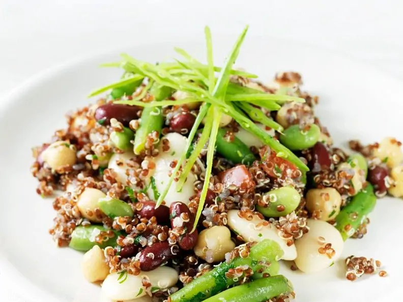 Quinosalat mit Bohnen