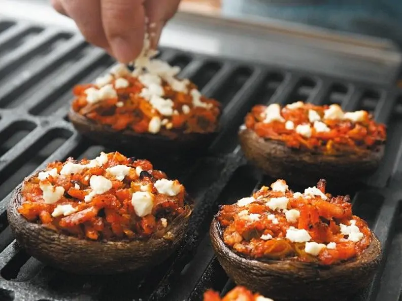 Mit Feta gefüllte Pilze vom Grill