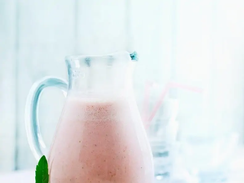 Holunderblütensmoothie mit Erdbeere