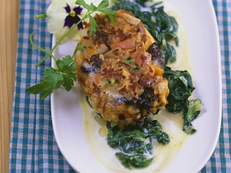 Brezelbratlinge mit Gemüse und Käsespinat