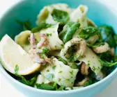 Nudel-Tintenfisch-Salat