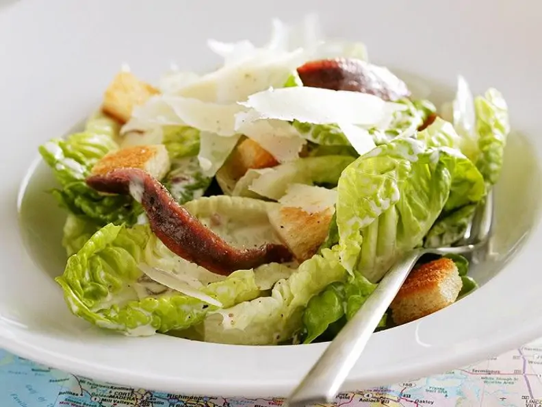 Salat mit Parmesan und Croûtons