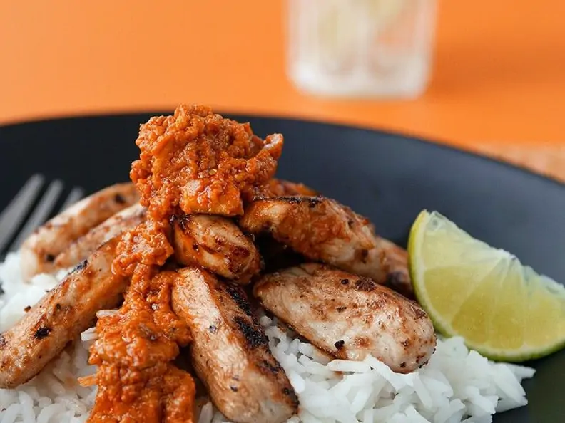 Indisches Hühnchen mit Mangosoße und Reis