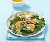 Salt mit Blauschimmelkäse, Nüssen und Grapefruit