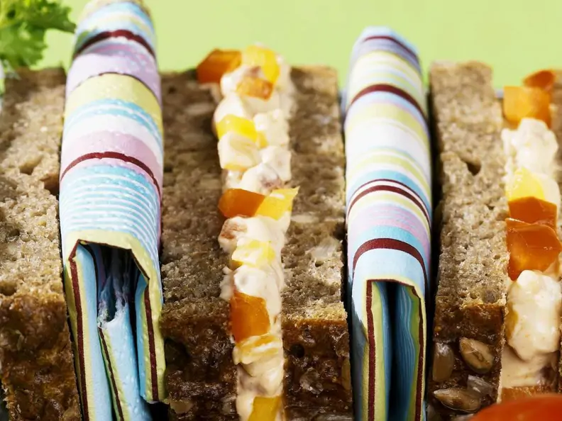 Sandwiches mit Frischkäse und Paprika