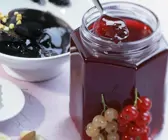 Gelee mit Johannisbeeren und Cassis