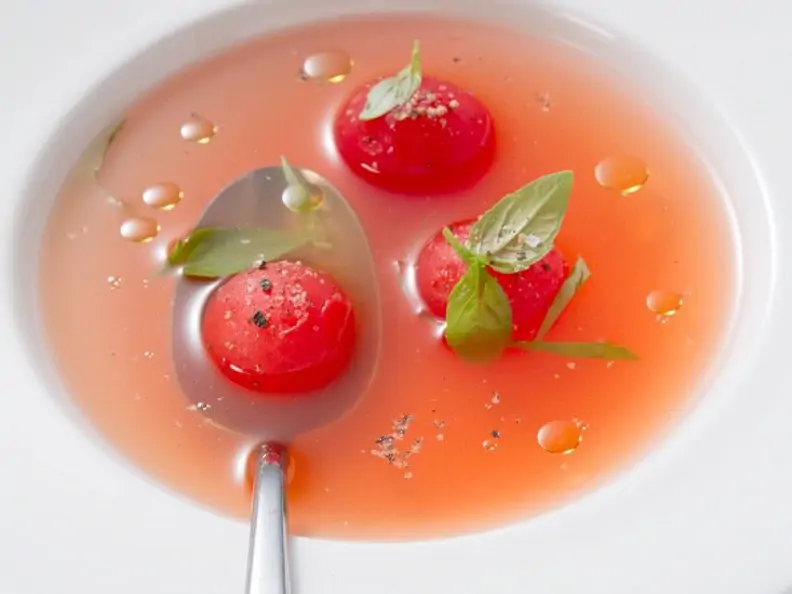 Klare Tomatensuppe (Consommé)