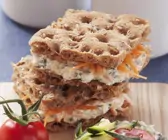 Knäckebrot mit Quark und Karotten