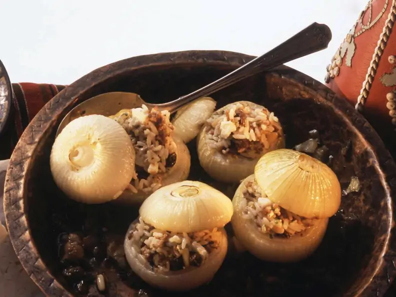 Zwiebeln gefüllt