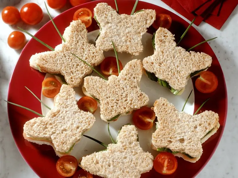 Butterfly-Sandwich mit Tomaten