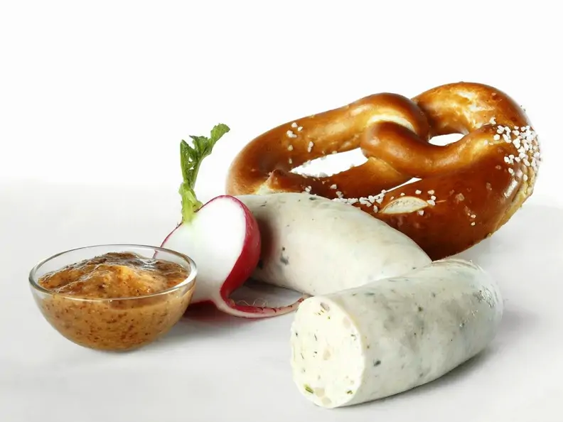 Weißwurst mit Brezel und Senf
