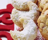 Exotische Kipferl mit Kokos