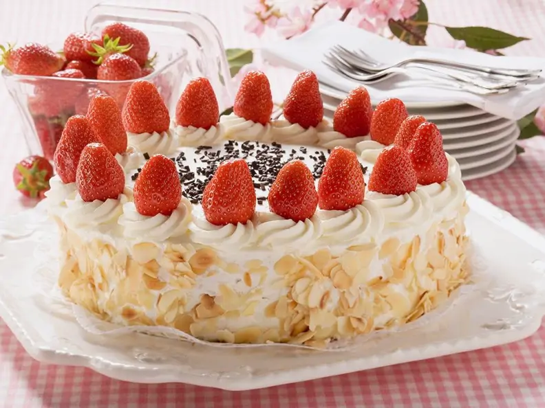 Omas Erdbeer-Sahne-Torte