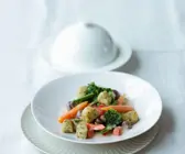 Kräuter-Kartoffellößchen mit Gemüse