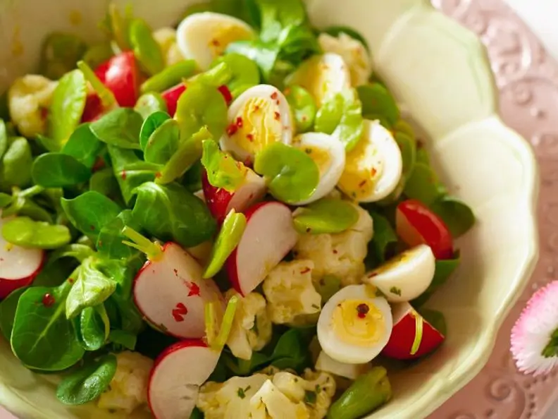 Salat mit Wachteleiern