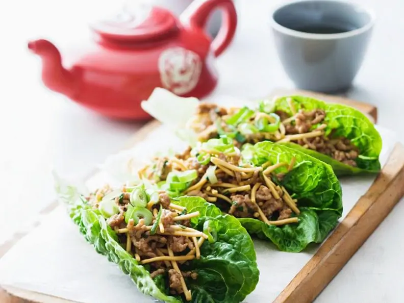 Hackfleisch im Salatblatt