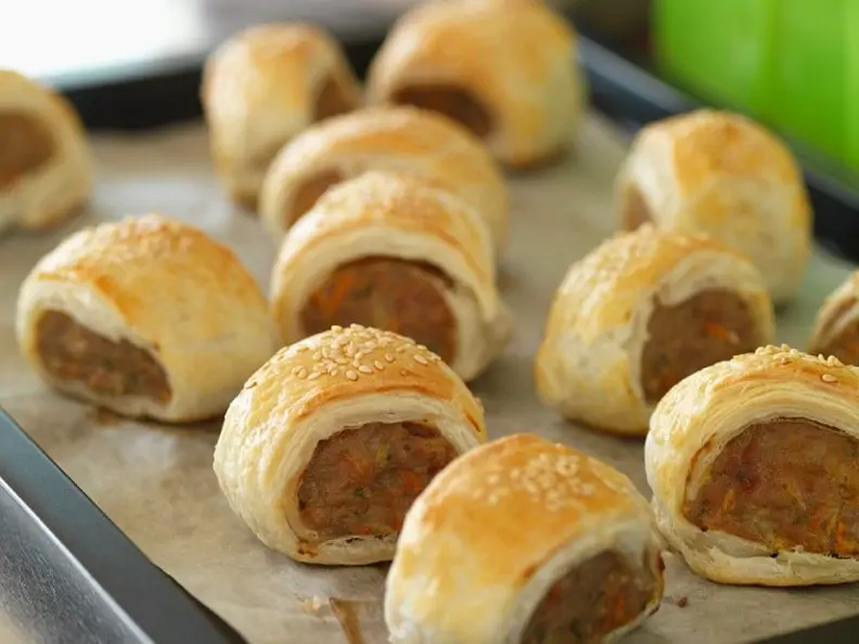 Sausage Rolls mit Sesam