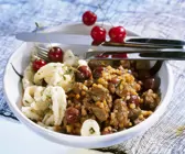 Rehragout mit Gemüse und Kirschen