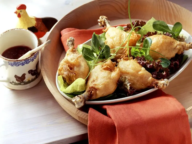 Hähnchen im Backteig mit Salat