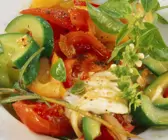 Gurken-Ratatouille mit Mozzarella