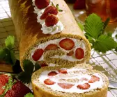 Erdbeer-Sahne-Roulade