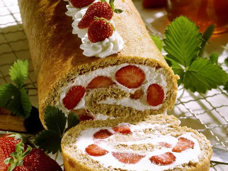 Erdbeer-Sahne-Roulade