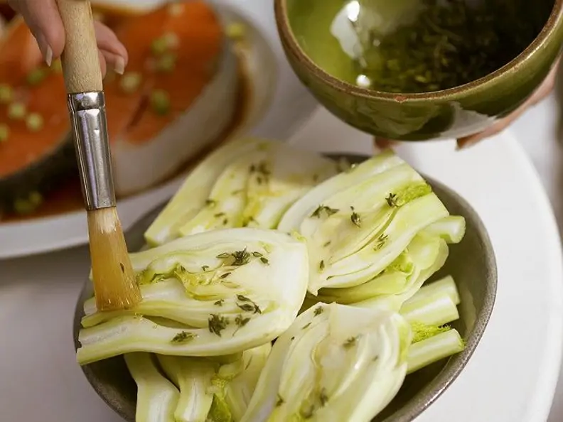 Fenchel mit Kräutern mariniert
