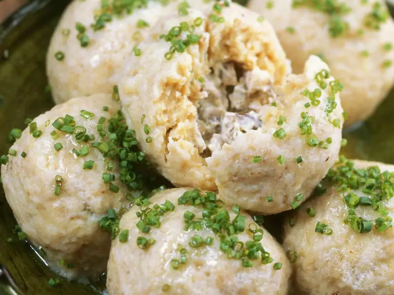 Kartoffelknödel mit Pilzen gefüllt