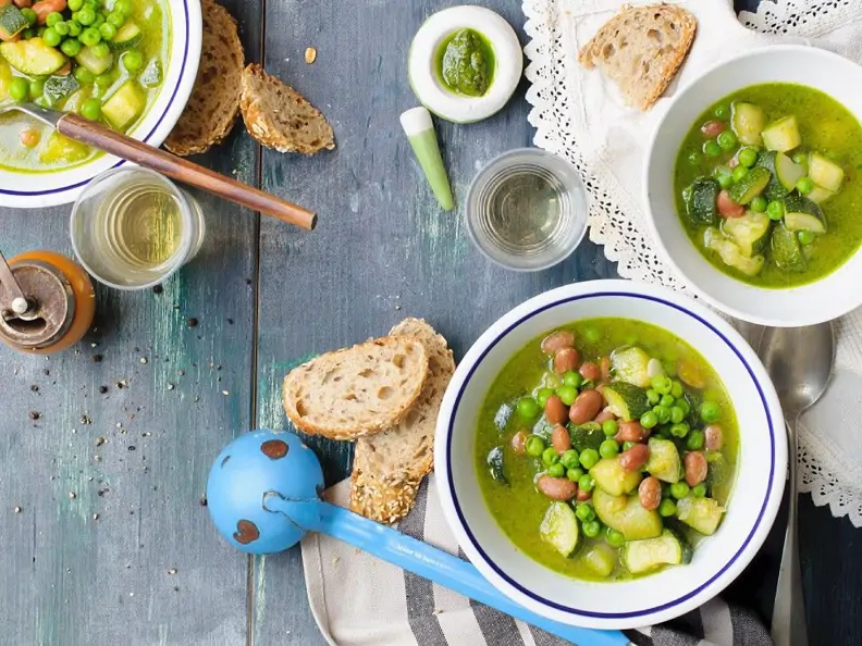 Gemüsesuppe mit Pesto