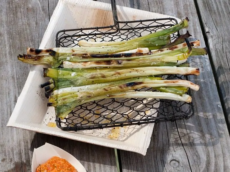 Frühlingszwiebeln vom Grill