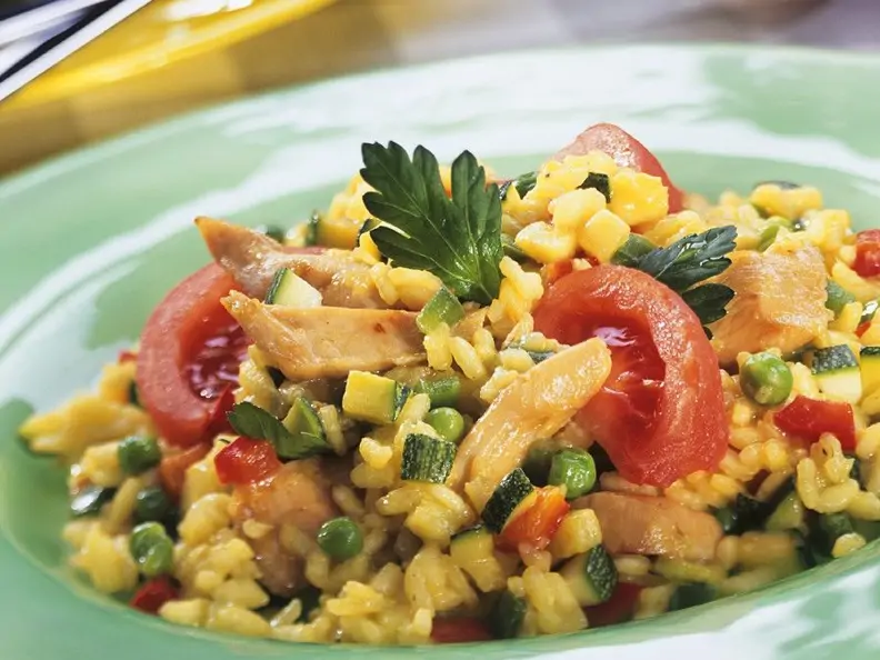 Reis mit Hähnchen und Zucchini