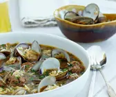 Muschelsuppe mit Fleischbällchen
