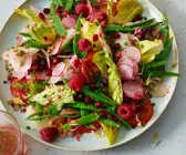 Fruchtiger Gemüsesalat mit Himbeeren