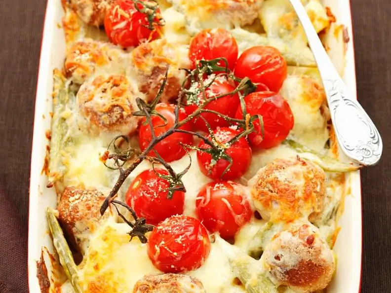 Gemüsegratin mit Fleischbällchen