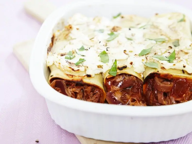 Nudelröllchen mit Hackfleischfüllung