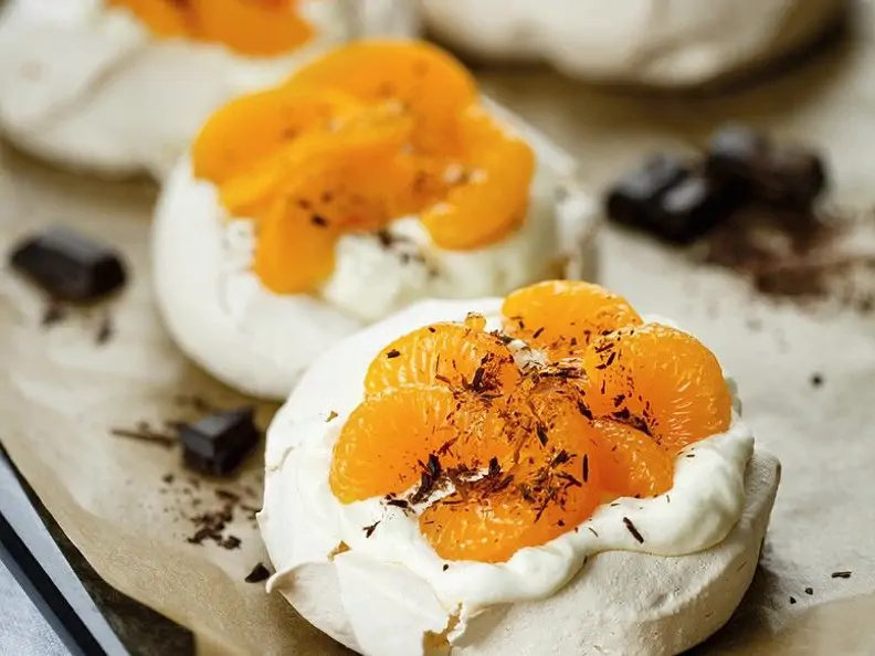 Mandarin-Pavlova