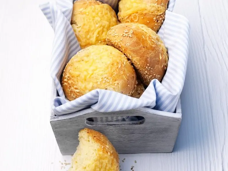 Pikante Hefebrötchen
