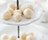 Weiße Schokoladen-Kokostrüffel